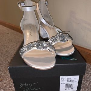 Wedding heels size 8.5 BRAND NEW